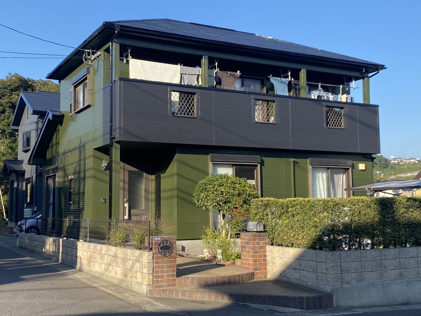 戸建て住宅 オリーブグリーン×チャコールの外壁塗装