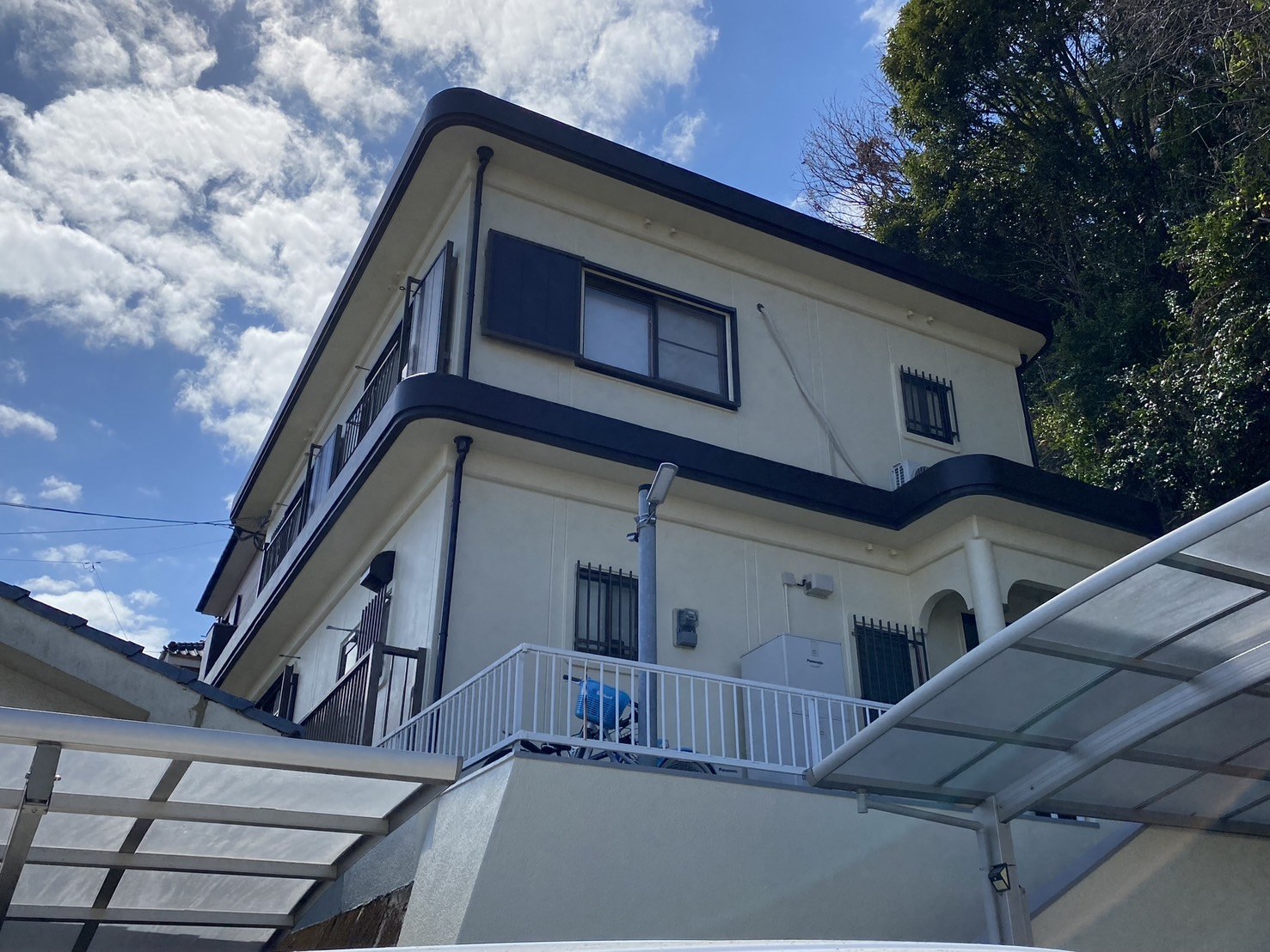 戸建て住宅 白壁を活かした外壁・付帯部塗装